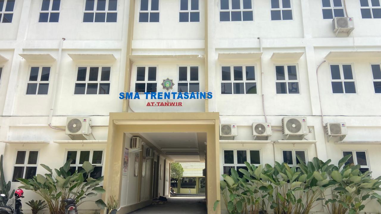 GEDUNG SMA TRENTASAINS PUTRI
